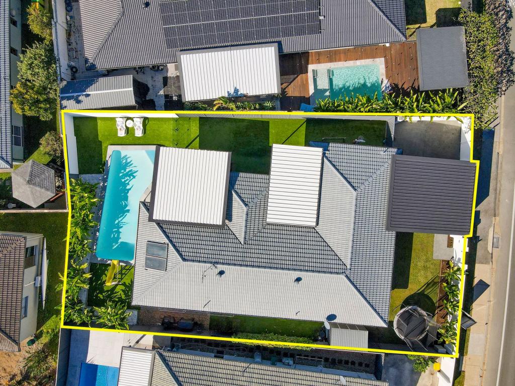 139 Markeri St, Mermaid Waters, QLD 4218