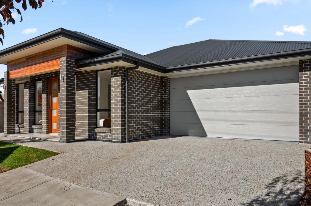 2 Claire Ave, Morphett Vale, SA 5162
