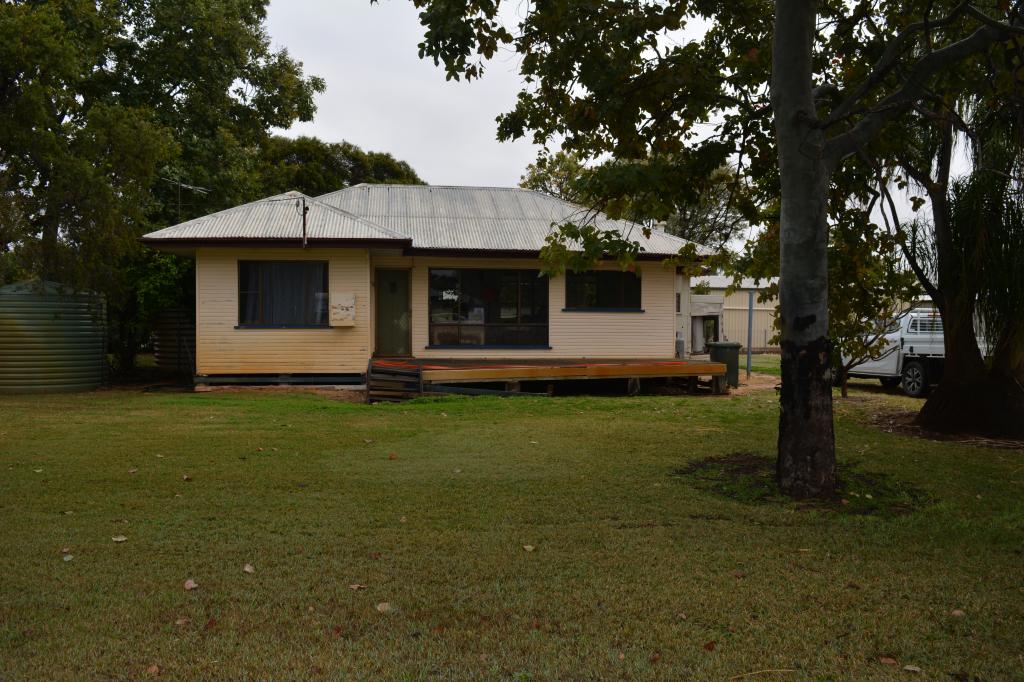 3 Edward St, Tambo, QLD 4478