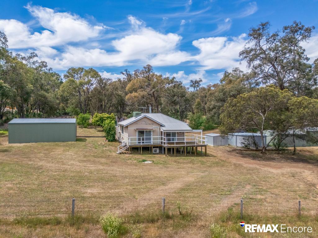 240 Stokes Cl, Wooroloo, WA 6558
