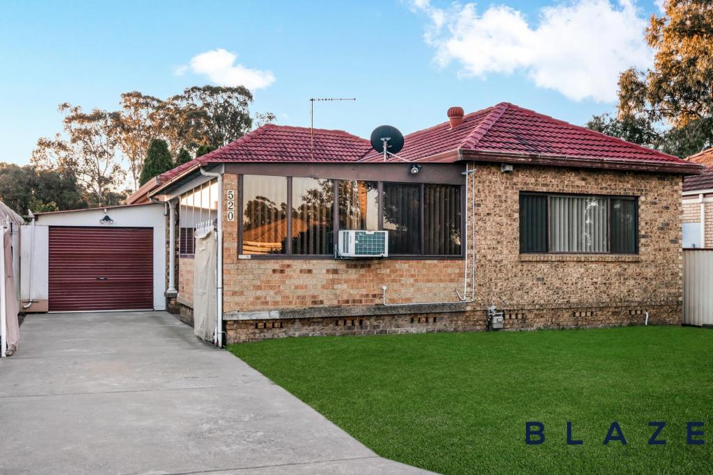 520 Smithfield Rd, Prairiewood, NSW 2176