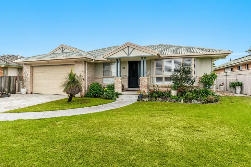 27 GUMNUT RD, YAMBA, NSW 2464