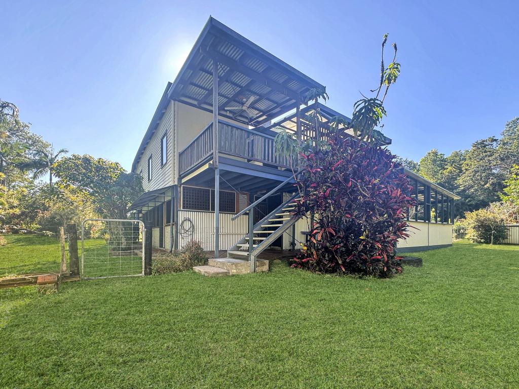 74 Vipiana Dr, Tully Heads, QLD 4854