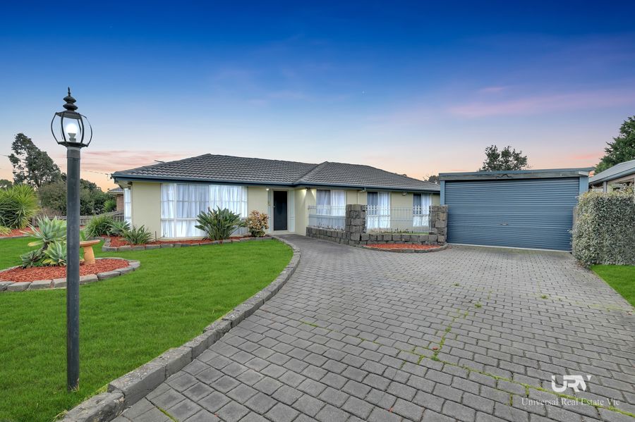 8 Farnborough Ave, Craigieburn, VIC 3064