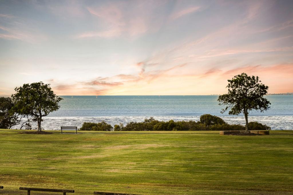 1 Dorsal Dr, Birkdale, QLD 4159