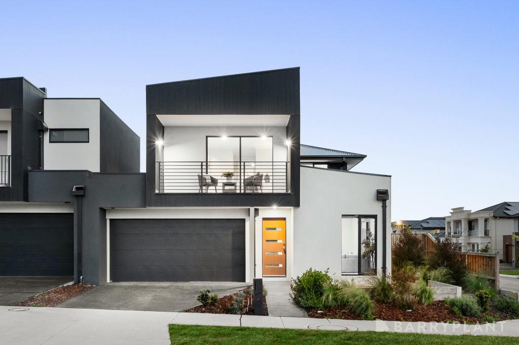 18 GREENFINCH DR, CLYDE NORTH, VIC 3978