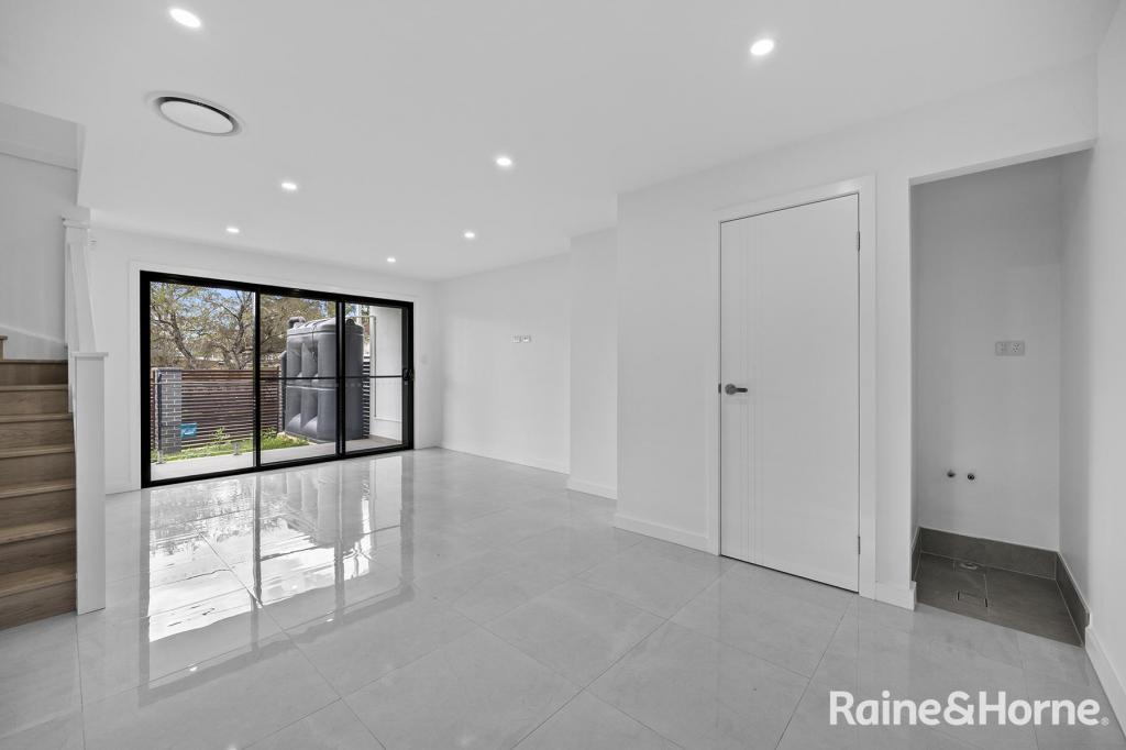 2c Seddon Pl, Campbelltown, NSW 2560