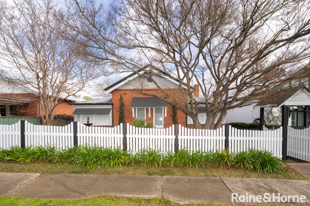 52 Flinders St, Turvey Park, NSW 2650