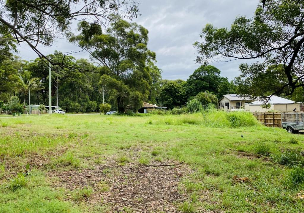 25 JACKSON RD, RUSSELL ISLAND, QLD 4184