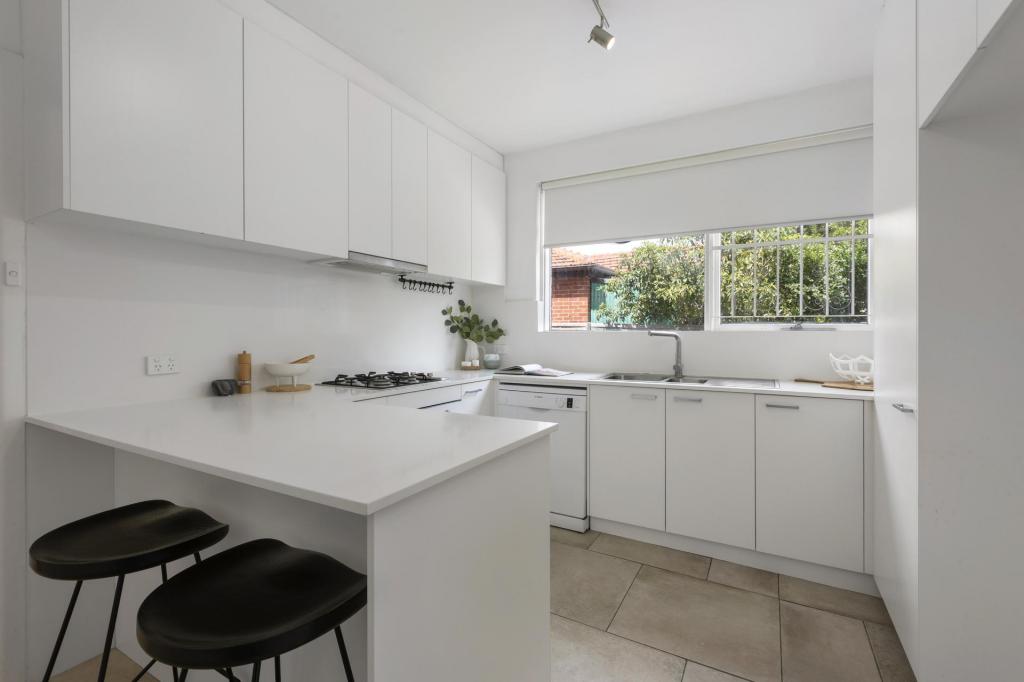 8/57 Mitford St, Elwood, VIC 3184