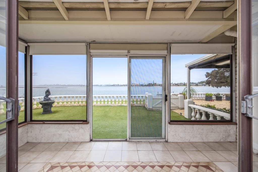 2/11 Leslie St, Dudley Park, WA 6210