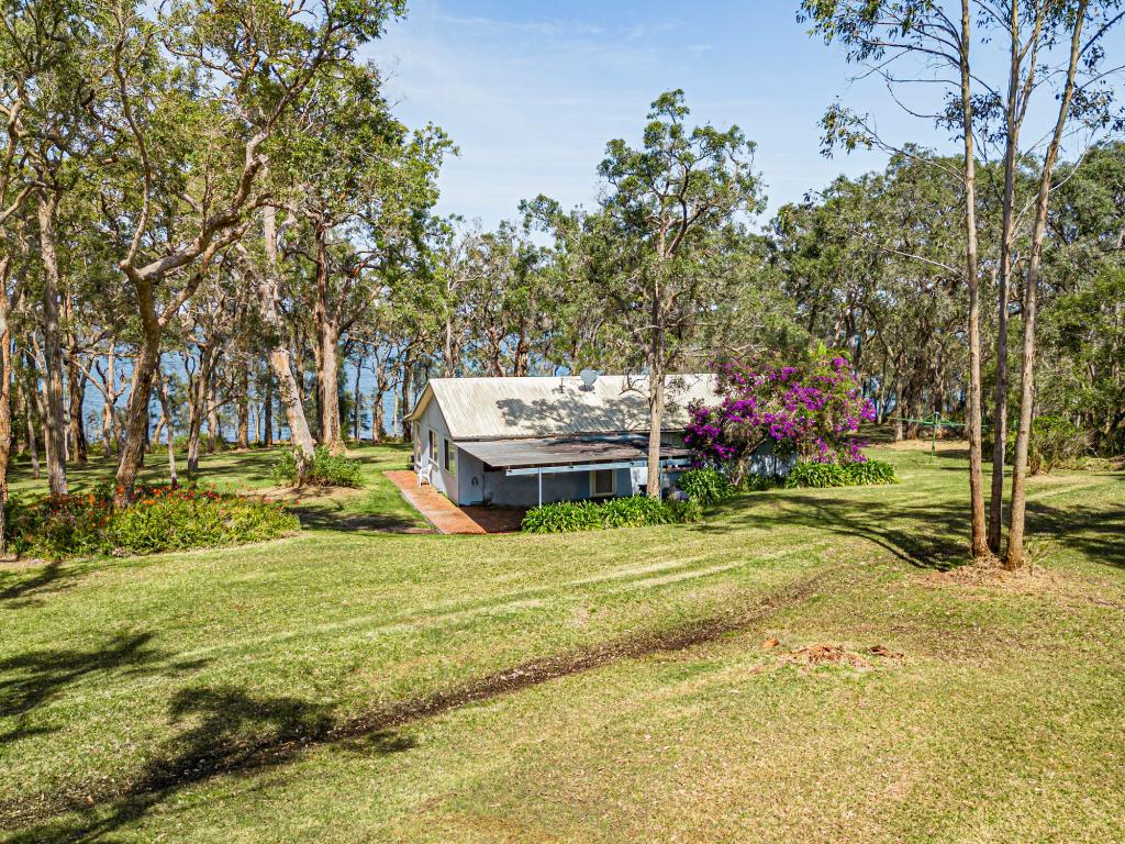 265 Cams Bvd, Summerland Point, NSW 2259