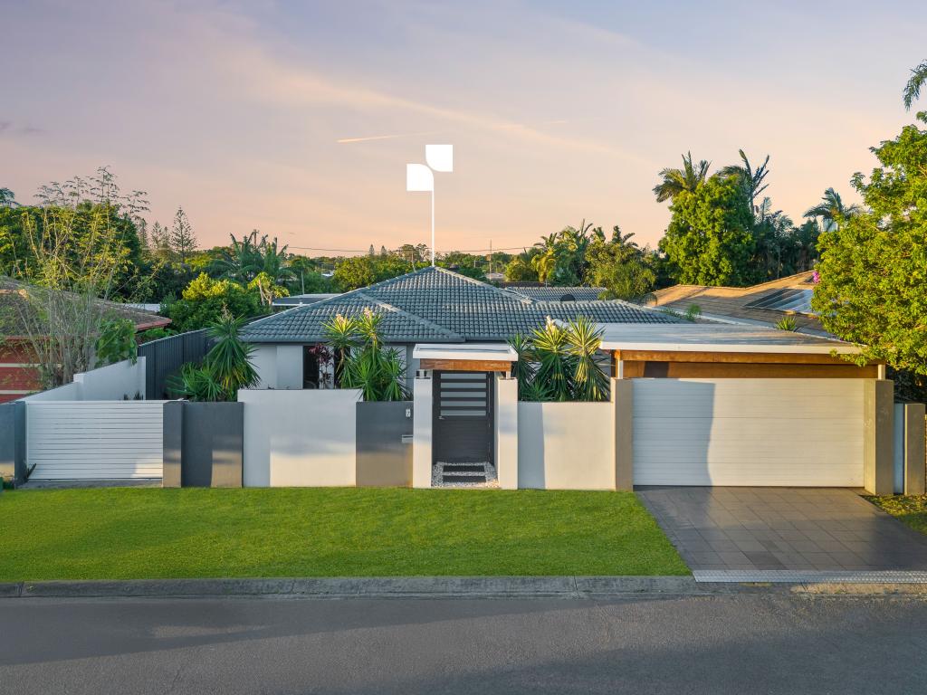 7 Darnay Rd, Broadbeach Waters, QLD 4218