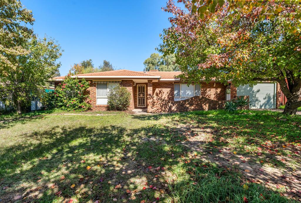 67 Balleroo Cres, Glenfield Park, NSW 2650