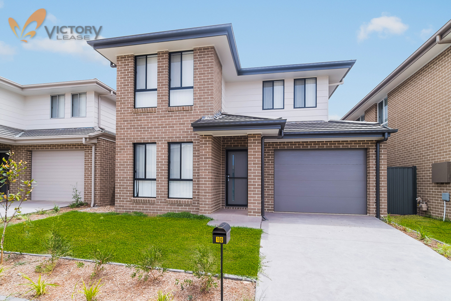 10 AUBUSSON ST, MARSDEN PARK, NSW 2765