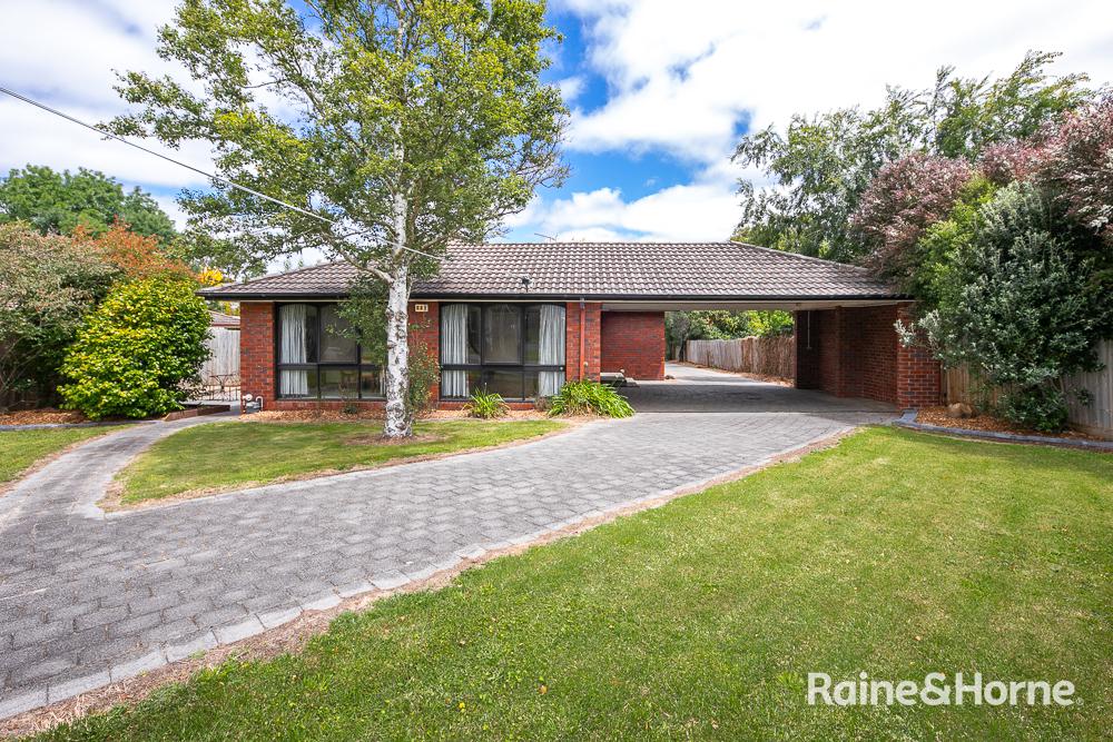 24 Grant Ave, Gisborne, VIC 3437