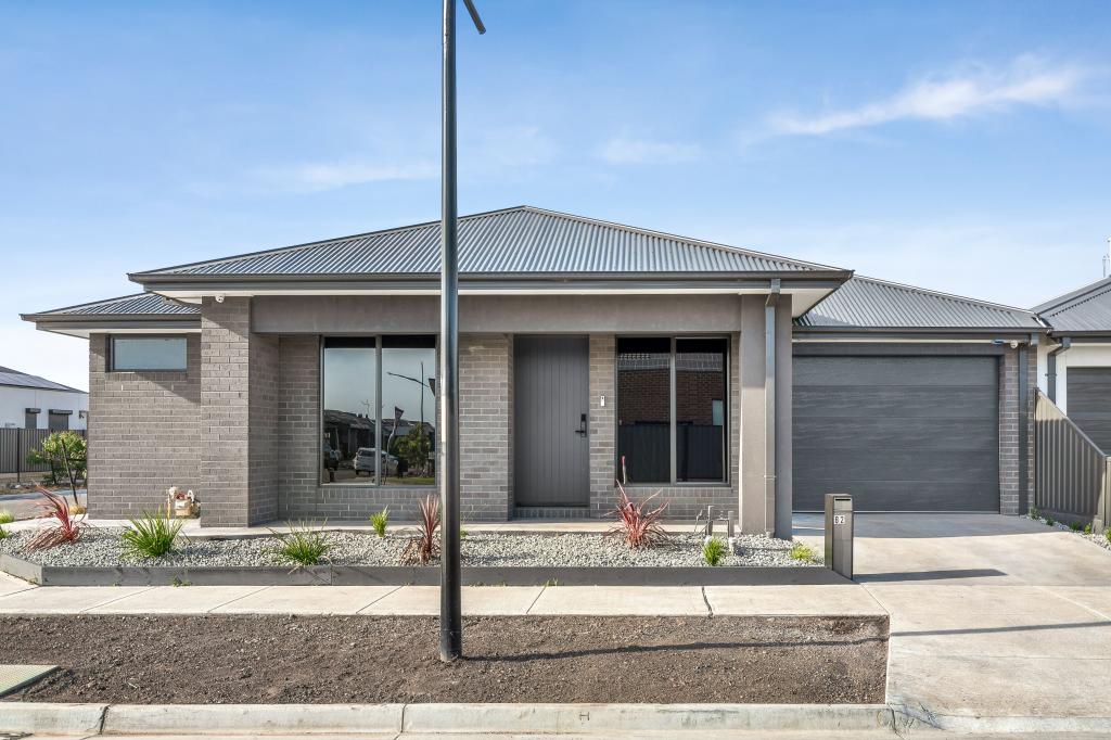 82 Bovine Cres, Donnybrook, VIC 3064