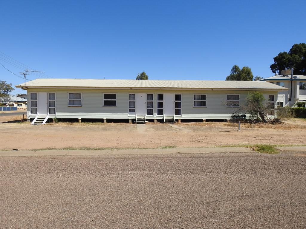 2/11 Bower Rd, Longreach, QLD 4730