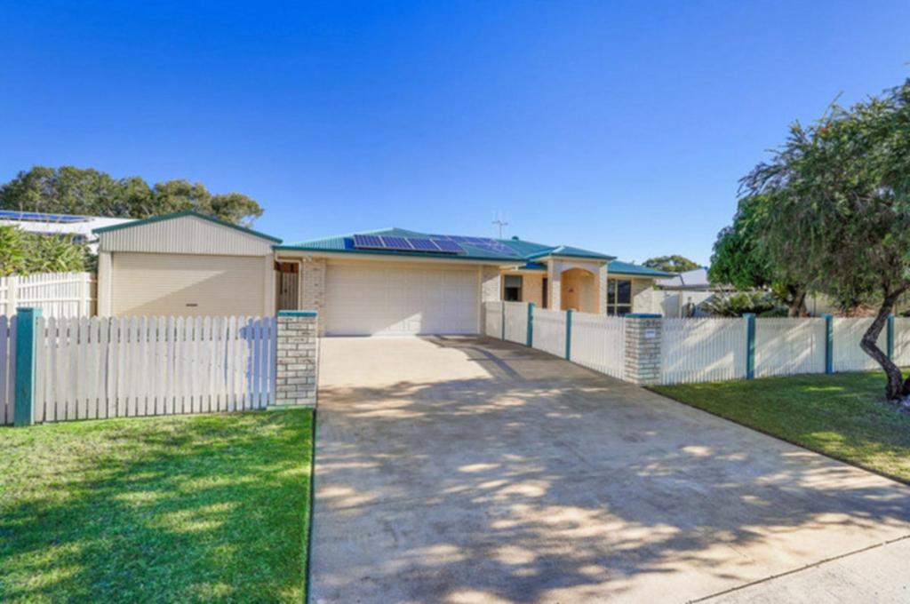 37 Acacia St, Moore Park Beach, QLD 4670
