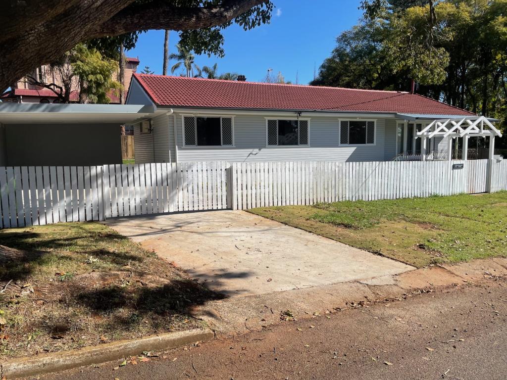 17 Newmarket St, Newtown, QLD 4350