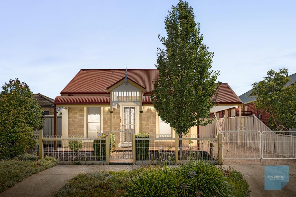 15 Caddick Gdns, Caroline Springs, VIC 3023