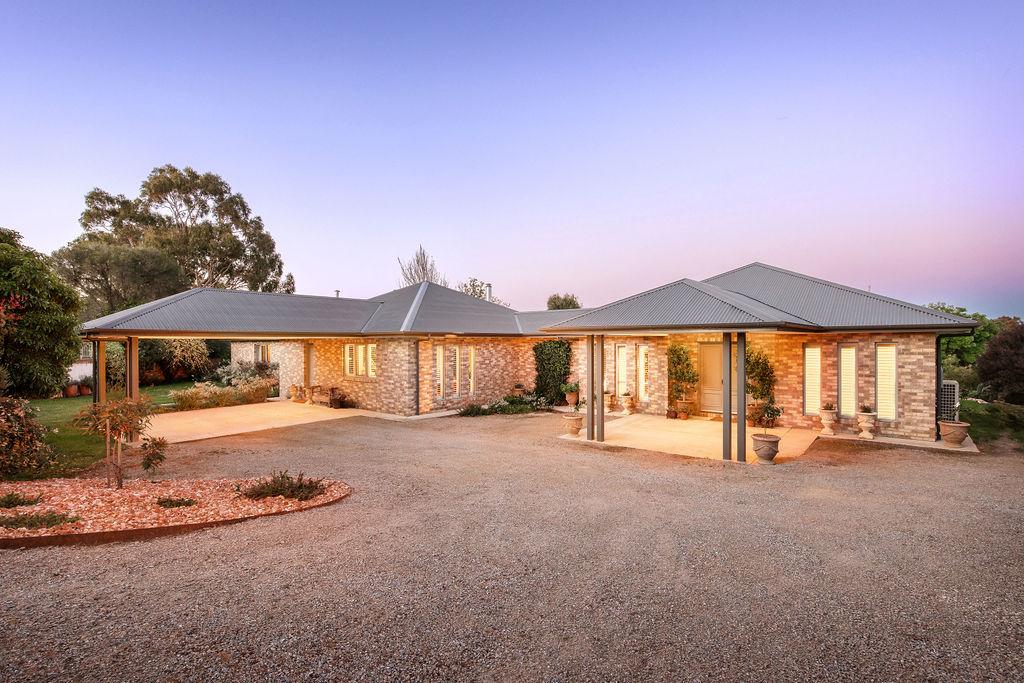 10 Hawksview Rd, Wirlinga, NSW 2640