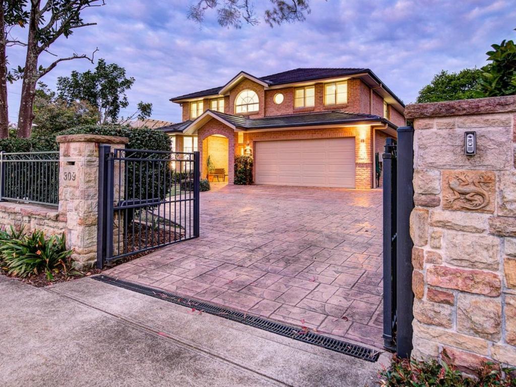309 Bobbin Head Rd, North Turramurra, NSW 2074