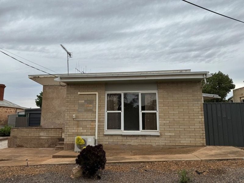8 Pine St, Peterborough, SA 5422
