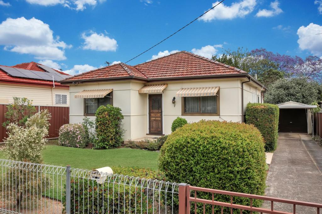 7 Stephenson St, Roselands, NSW 2196