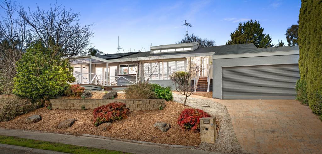 24 Balmoral Cct, Eltham, VIC 3095