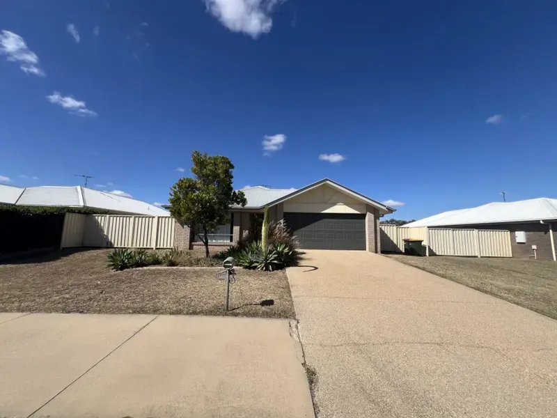 37 Lakeside Dr, Emerald, QLD 4720