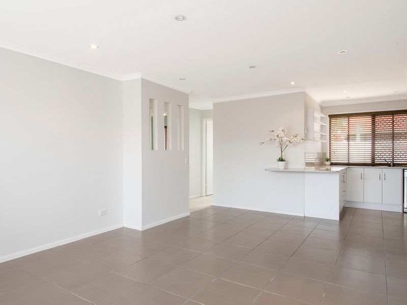 1/12 Callistemon Ct, Arundel, QLD 4214