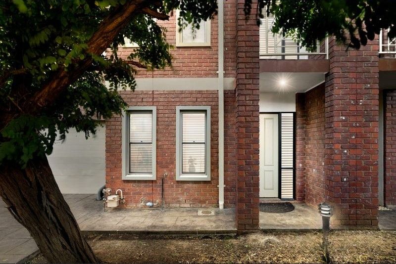 4/8 Lauffre Walk, Caroline Springs, VIC 3023