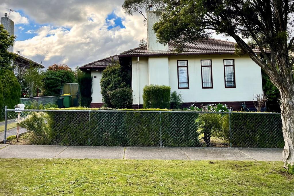16 SUMMERHILL RD, RESERVOIR, VIC 3073