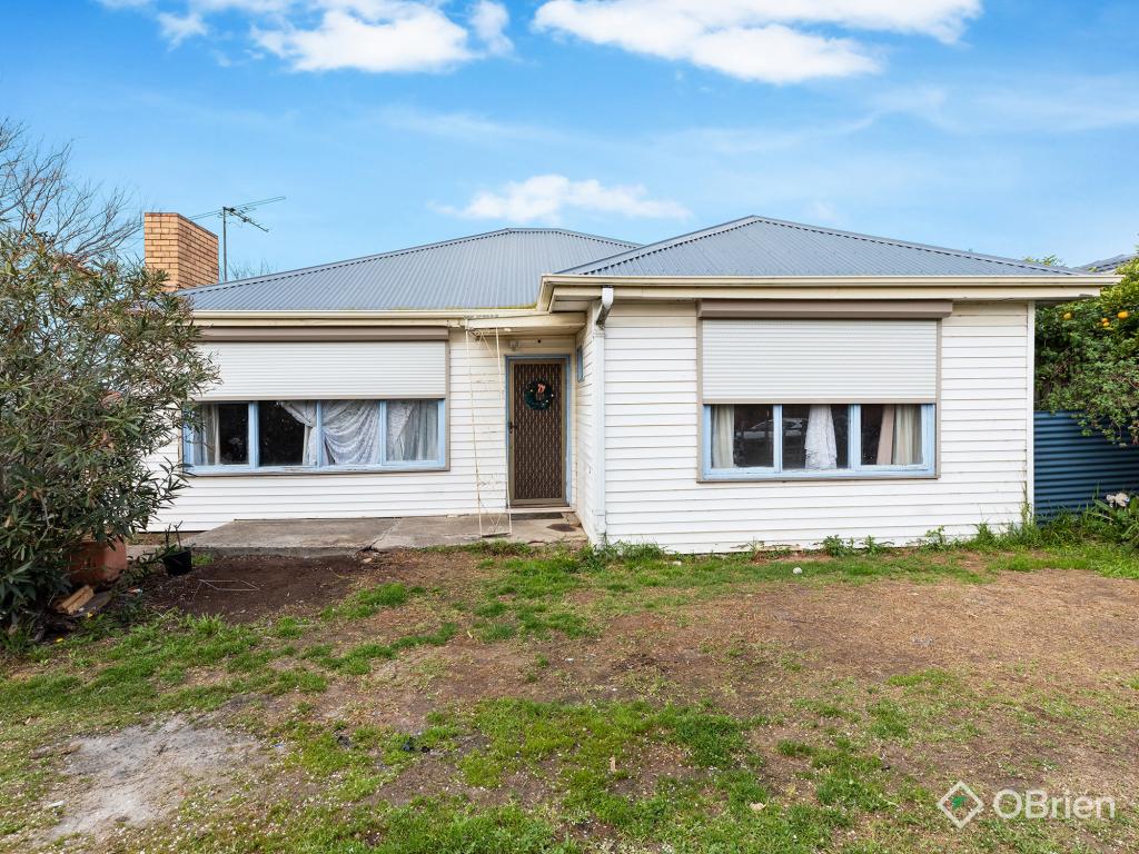 32 WALTER ST, ST ALBANS, VIC 3021