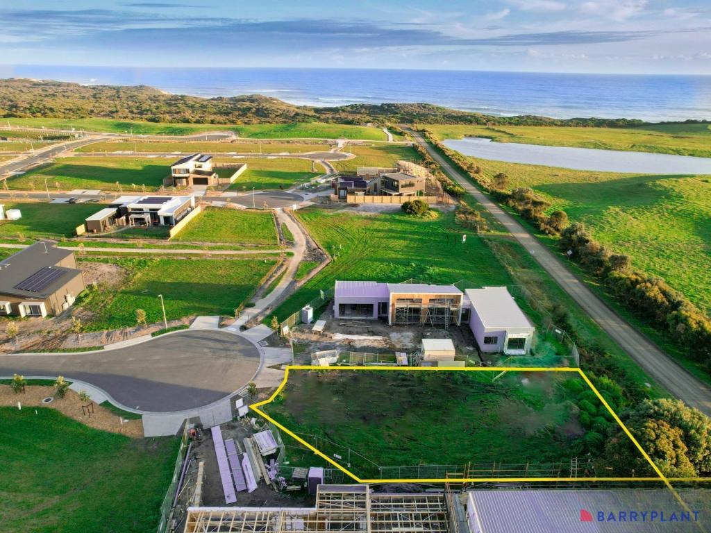 12 Peregrine Ct, Cape Paterson, VIC 3995