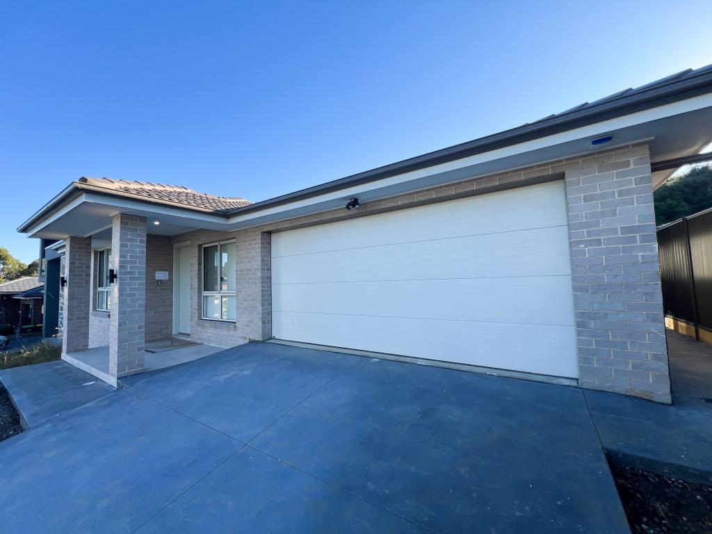 15 Mulholland Ave, Campbelltown, NSW 2560