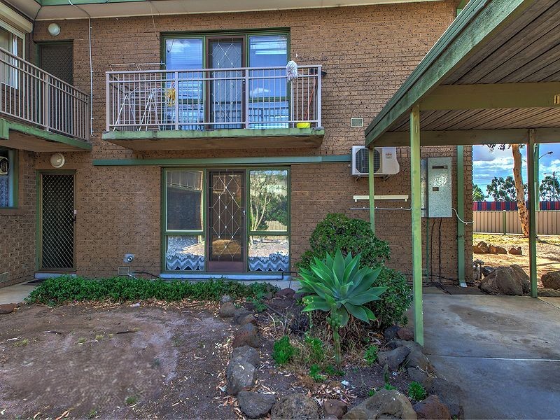 1/128 East Esp, St Albans, VIC 3021