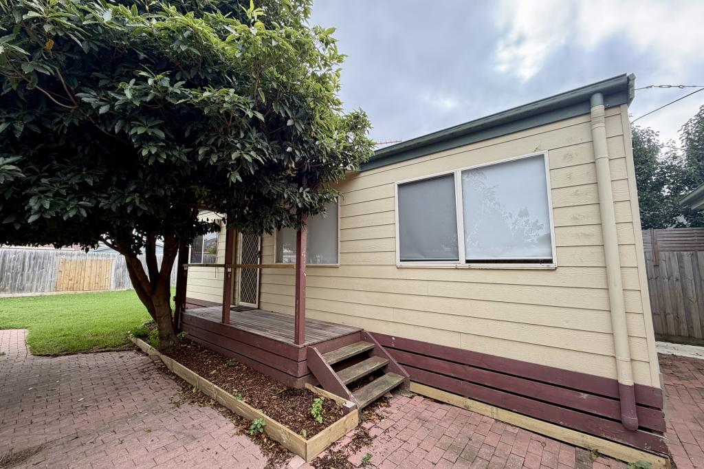 18A SLADEN ST, HAMLYN HEIGHTS, VIC 3215