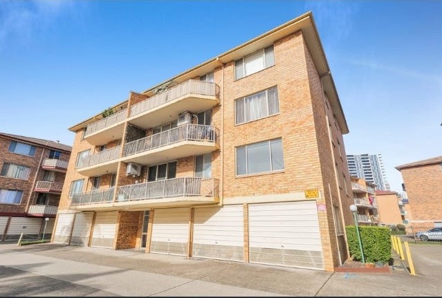 24/2 RIVERPARK DR, LIVERPOOL, NSW 2170