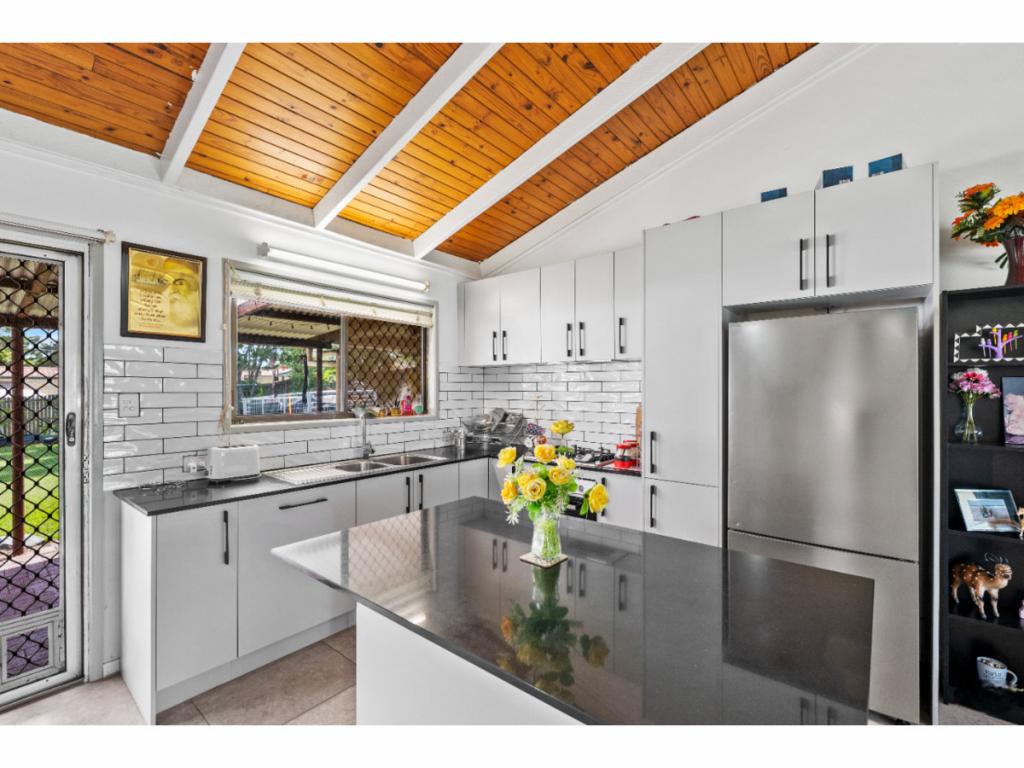 25 ENFORD ST, HILLCREST, QLD 4118