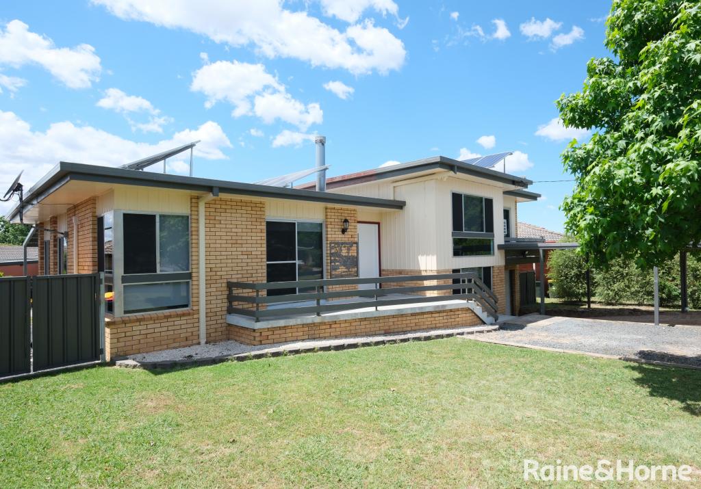24 LAUDER ST, INVERELL, NSW 2360