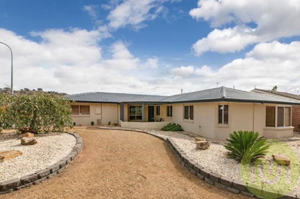 17 Chalker Cct, Banks, ACT 2906