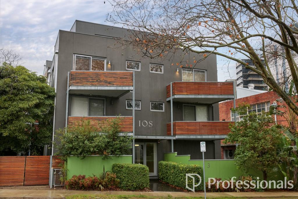 8/3 CHARNWOOD RD, ST KILDA, VIC 3182