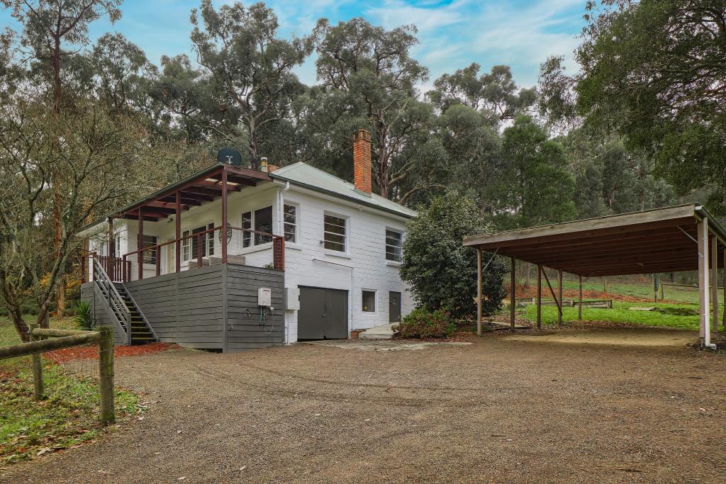 240 Woori Yallock Rd, Cockatoo, VIC 3781