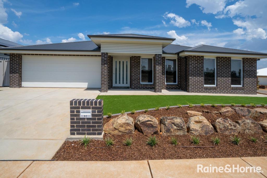 82 Valencia Dr, Gobbagombalin, NSW 2650