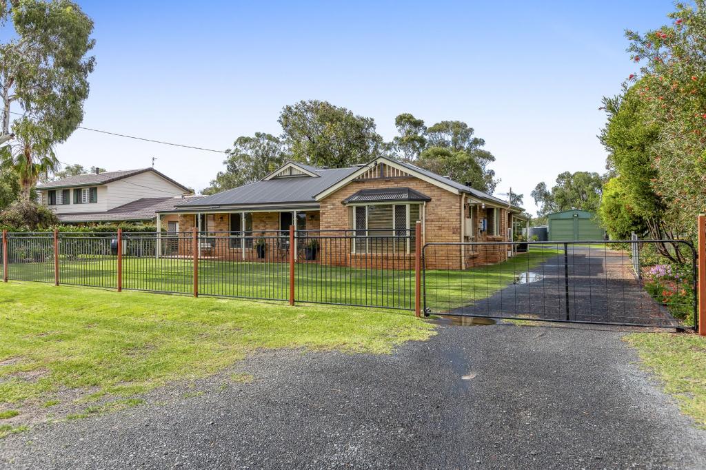 4 Morton St, Oakey, QLD 4401