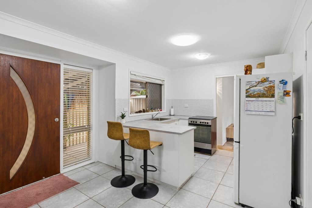 1/12 Avi Ct, Labrador, QLD 4215