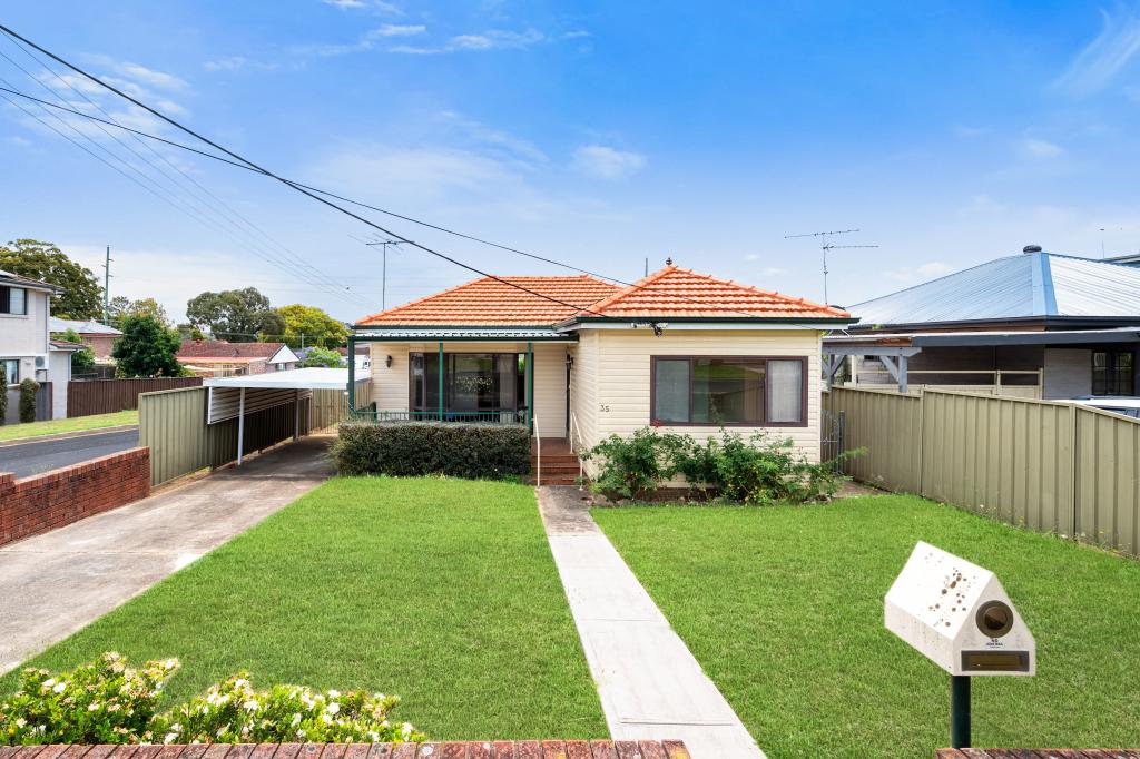 35 Carinda St, Ingleburn, NSW 2565