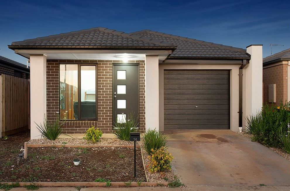14 Abbott St, Melton South, VIC 3338